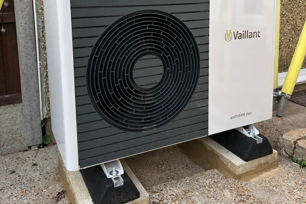 Vaillant aroTHERM plus air source heat pump in Chingford E4