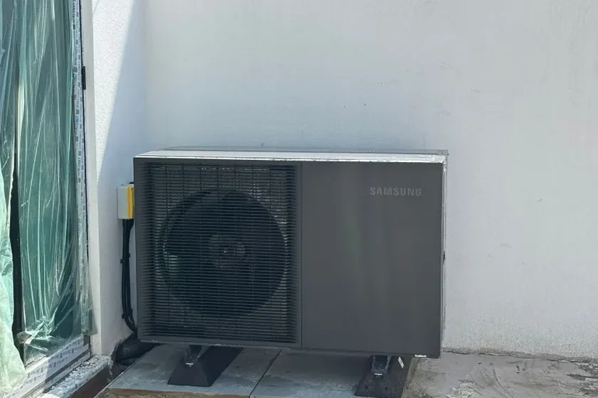 Samsung monobloc air source heat pump in Enfield EN3
