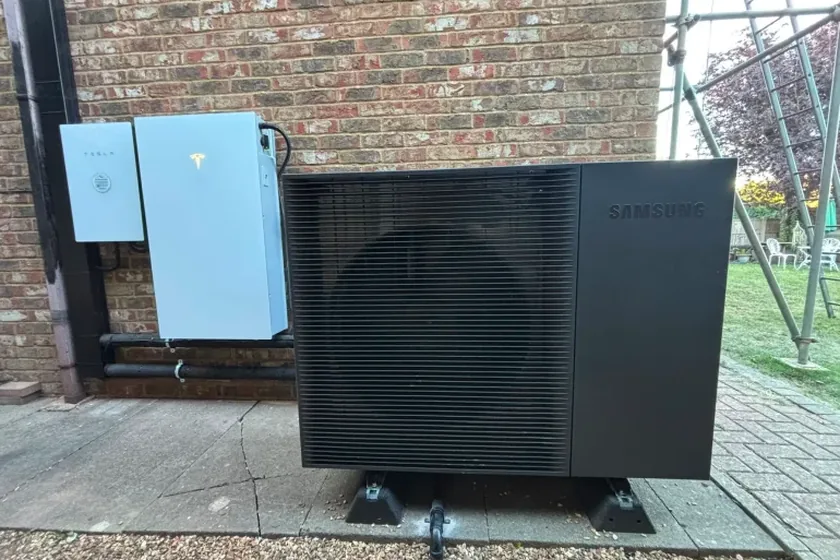 Samsung heat pump with Tesla Powerwall in Hemel Hempstead HP1