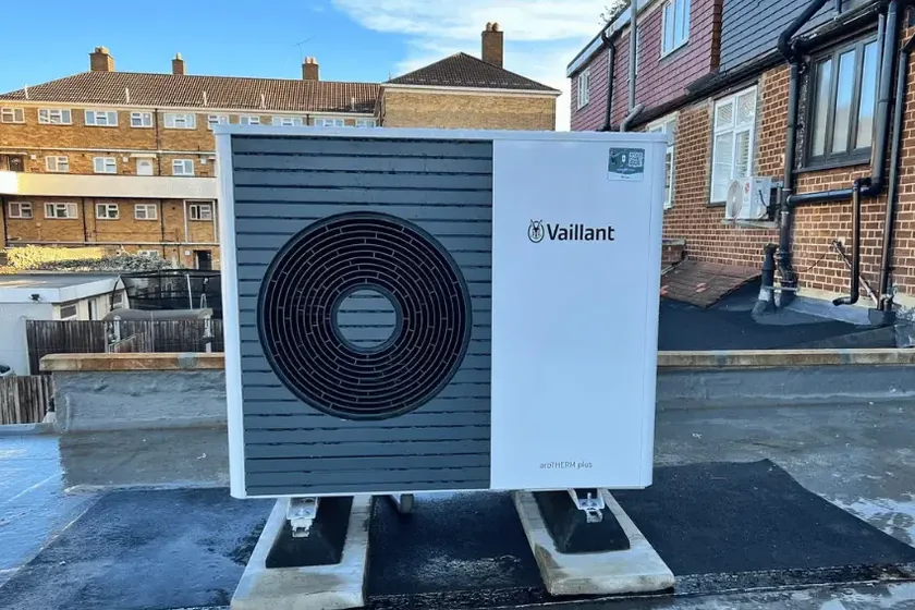 Vaillant aroTHERM plus 7 kW air source heat pump in Islington N1