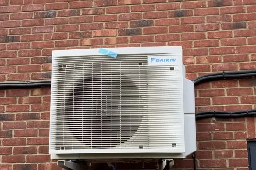 Daikin multi-split condenser in New Southgate N11