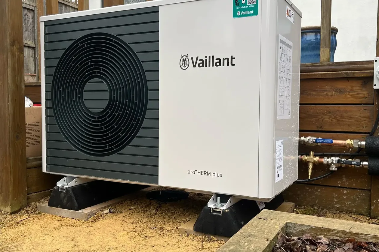 Vaillant aroTHERM plus air source heat pump in Southgate N14