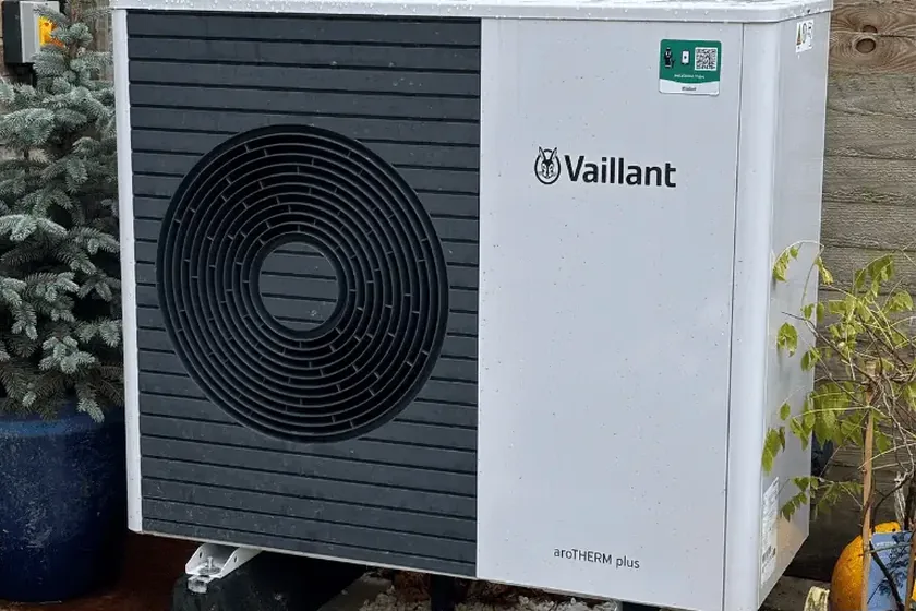 Vaillant aroTHERM plus 7 kW air source heat pump in Cockfosters EN4
